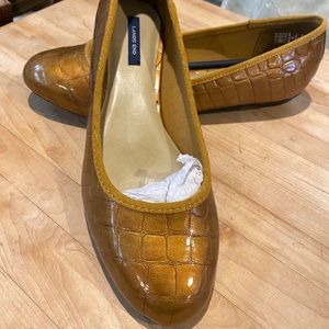 Brand New no box Lands End Faux Croc Flats. Size 8